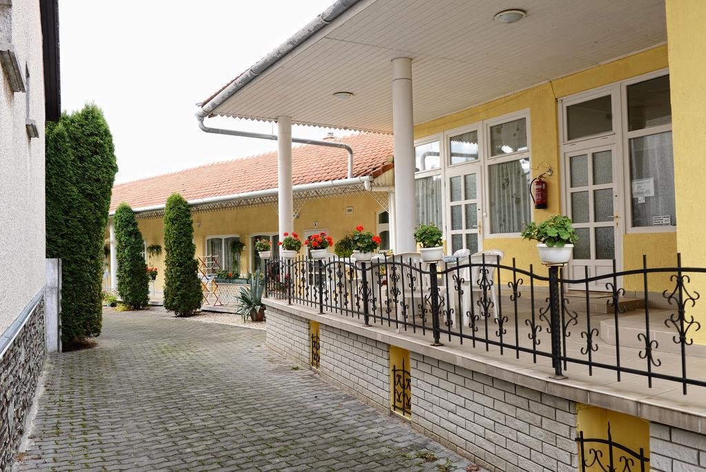 Stop Apartment Bük Szoba fotó